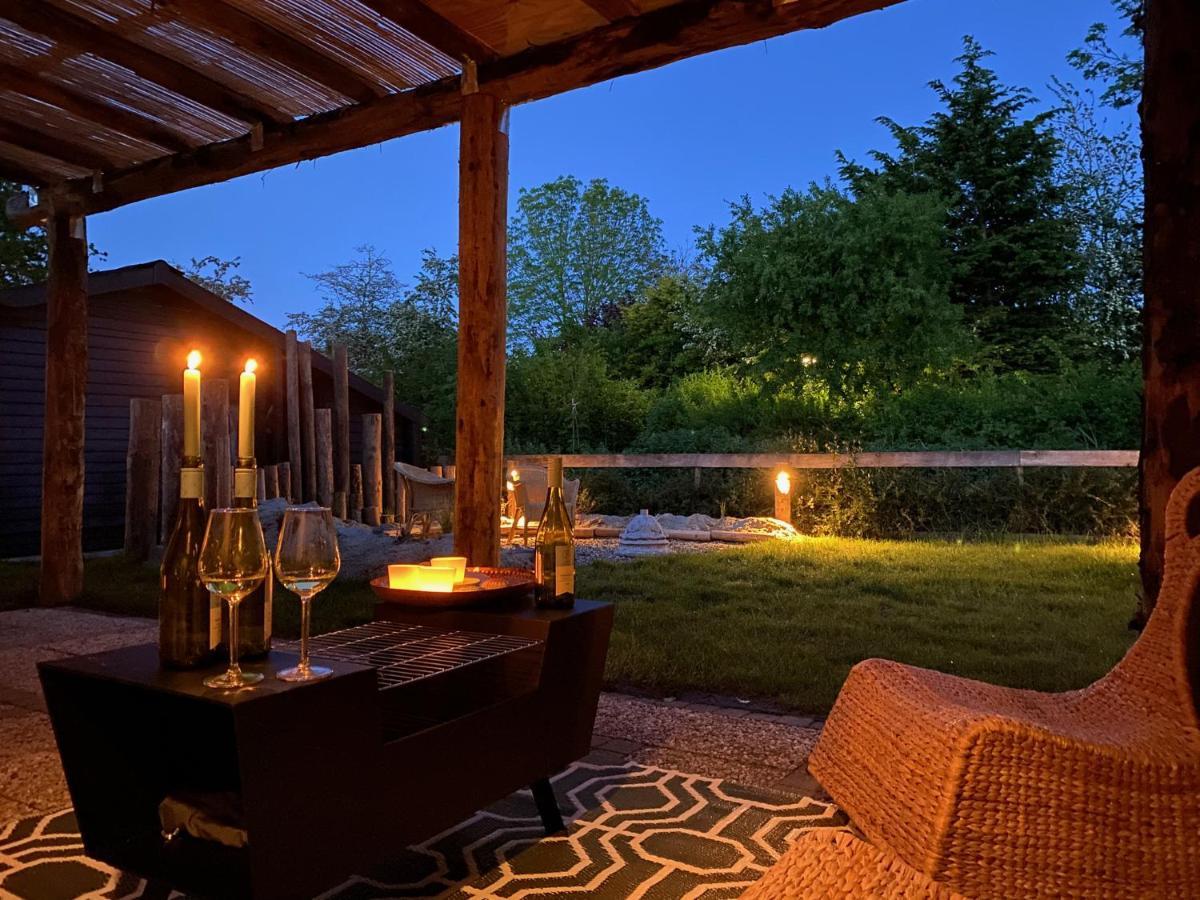 Herkingen "Zeelandzon" Holiday Home By The Lake With Jacuzzi And Sauna מראה חיצוני תמונה